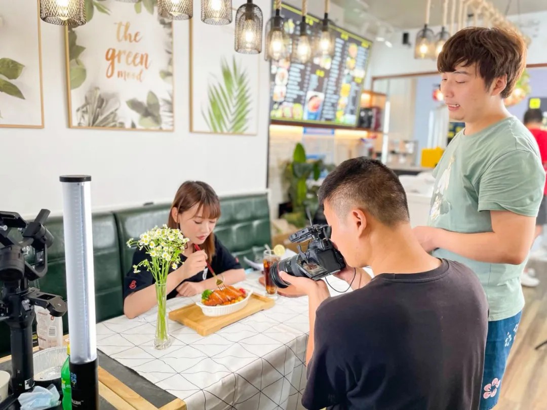 美食專(zhuān)欄-- 芝士焗飯視頻拍攝現(xiàn)場(chǎng)